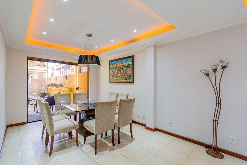 Casa à venda com 6 quartos, 373m² - Foto 6