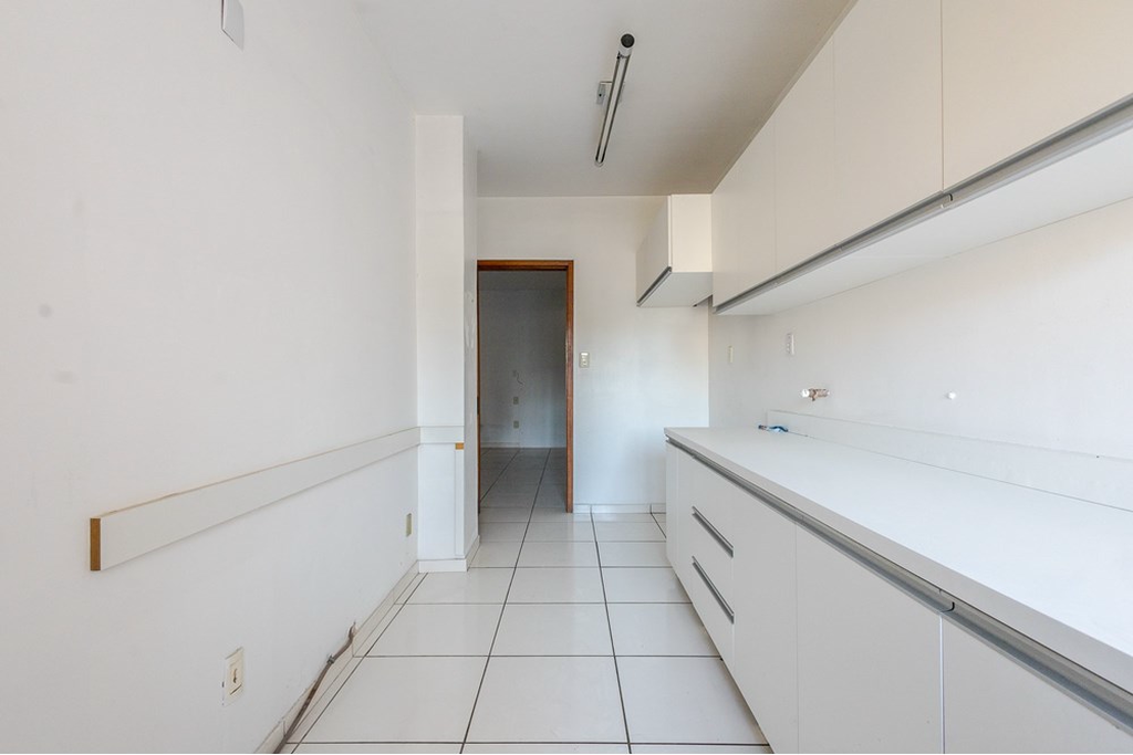Casa à venda com 6 quartos, 346m² - Foto 2