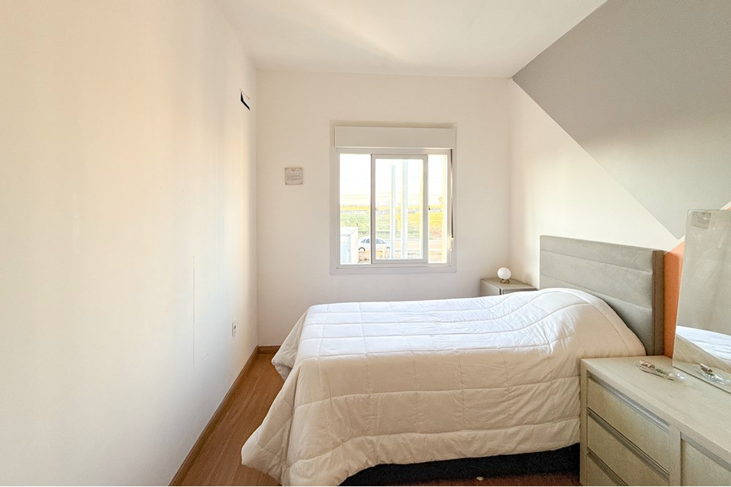 Casa à venda com 3 quartos, 94m² - Foto 2