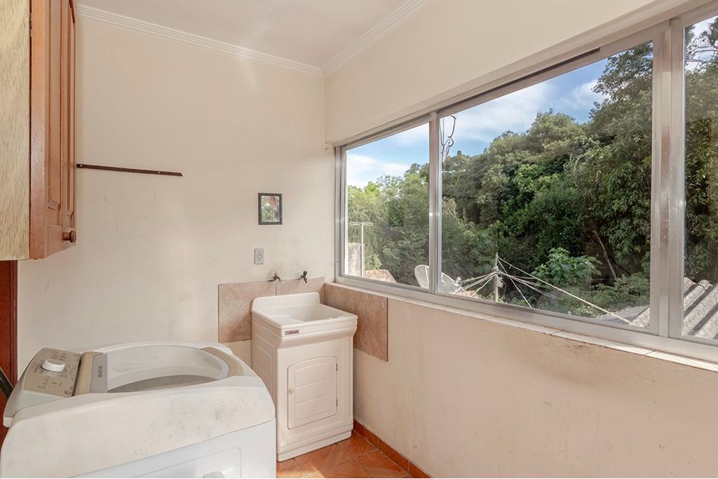 Casa à venda com 5 quartos, 177m² - Foto 6