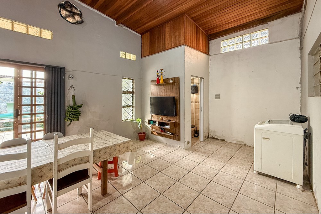 Casa à venda com 6 quartos, 285m² - Foto 12