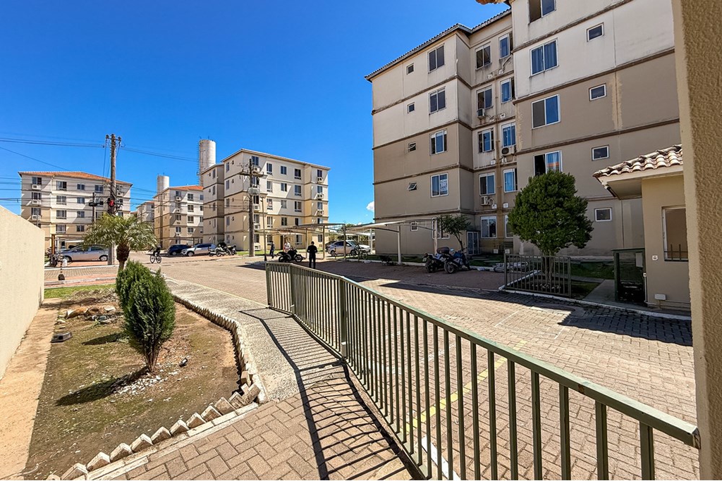 Apartamento à venda com 2 quartos, 42m² - Foto 2