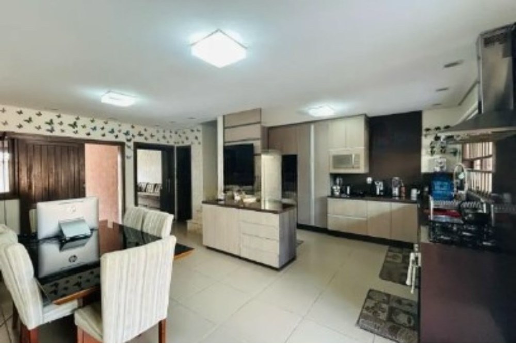 Casa, 3 quartos, 206 m² - Foto 3