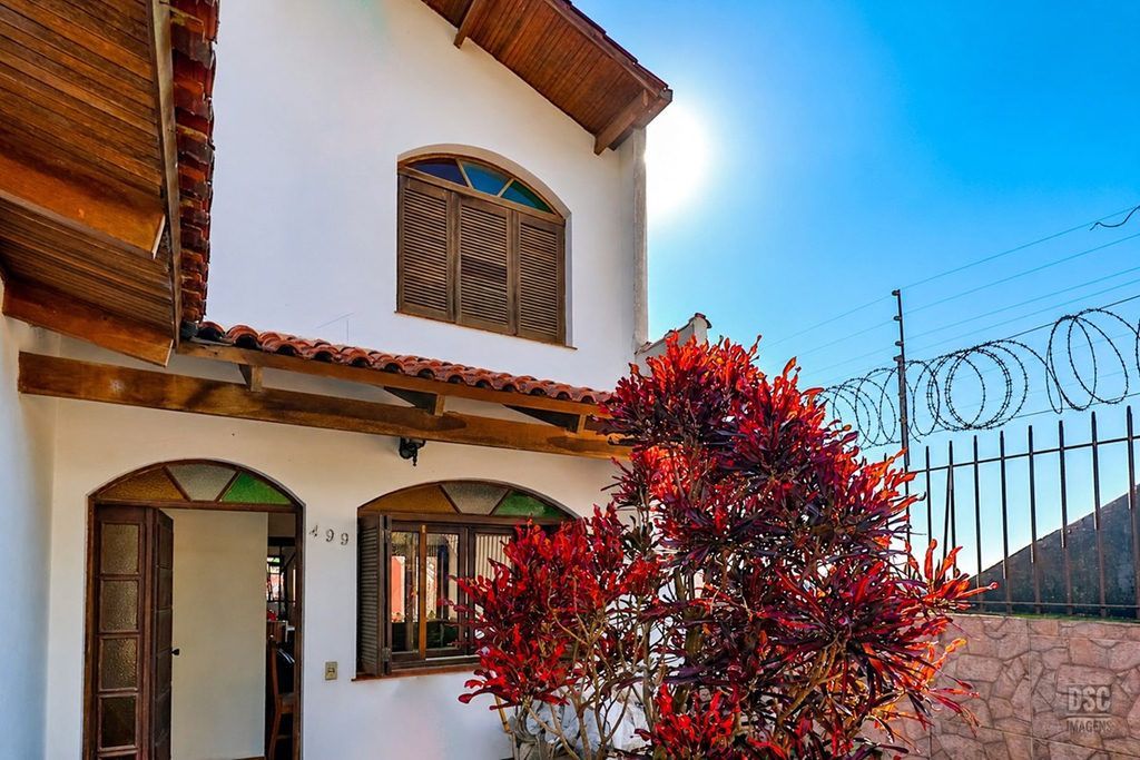 Casa, 4 quartos, 247 m² - Foto 1