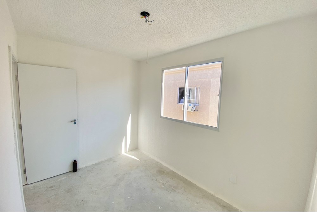 Apartamento à venda com 2 quartos, 42m² - Foto 2
