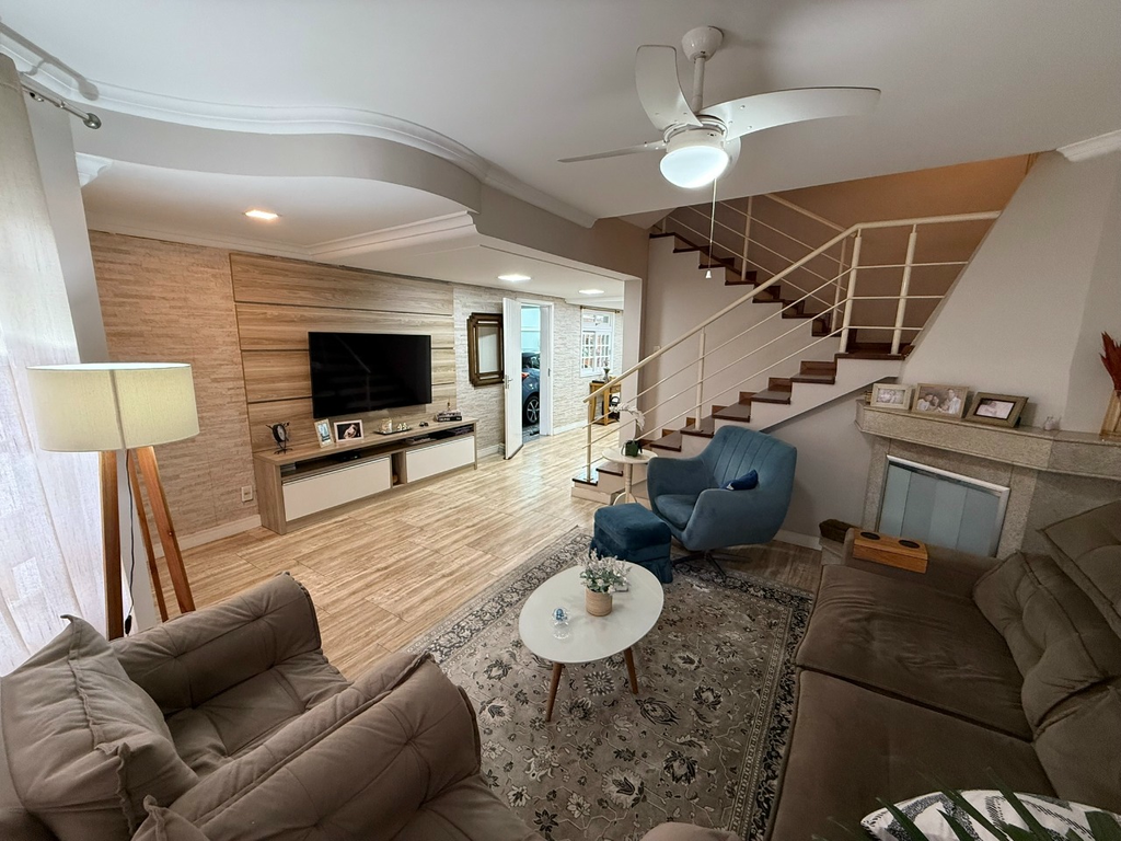 Casa de Condomínio à venda com 3 quartos, 197m² - Foto 1