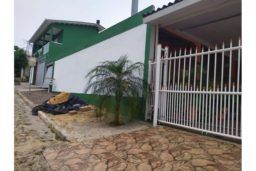 Casa à venda com 8 quartos, 351m² - Foto 1