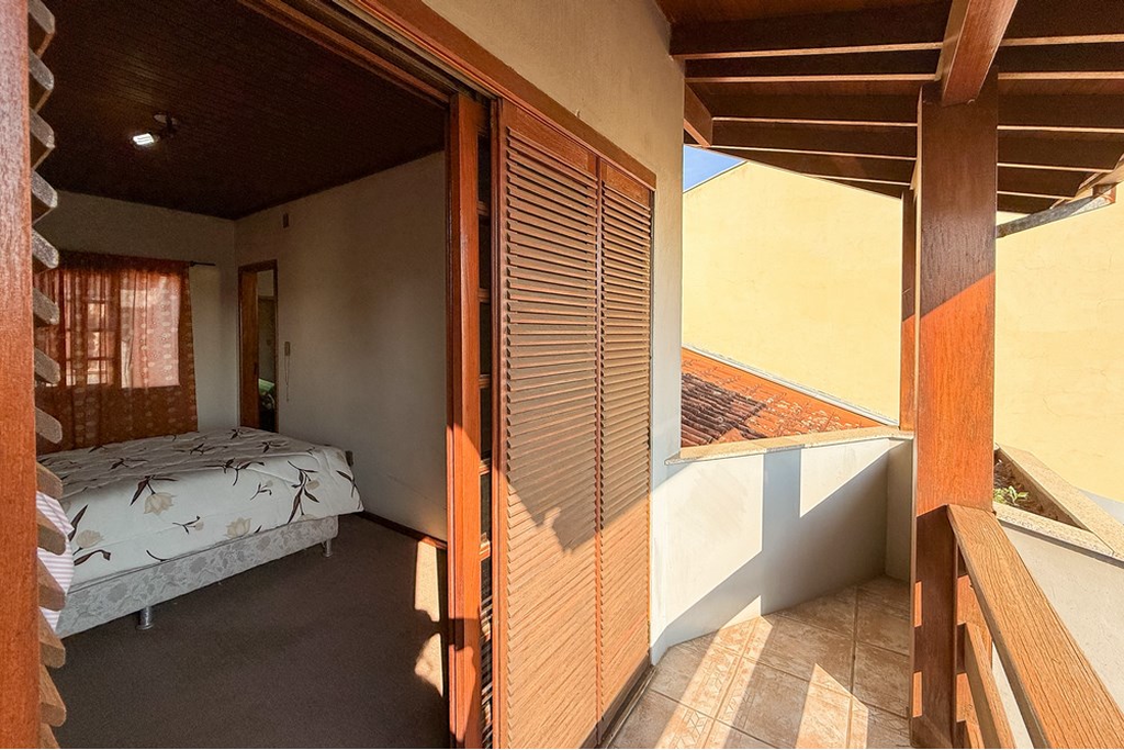 Casa à venda com 4 quartos, 251m² - Foto 2