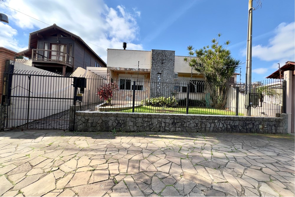 Casa à venda com 3 quartos, 169m² - Foto 1