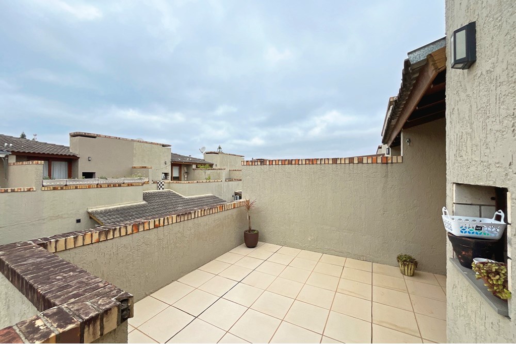 Casa de Condomínio à venda com 2 quartos, 103m² - Foto 8