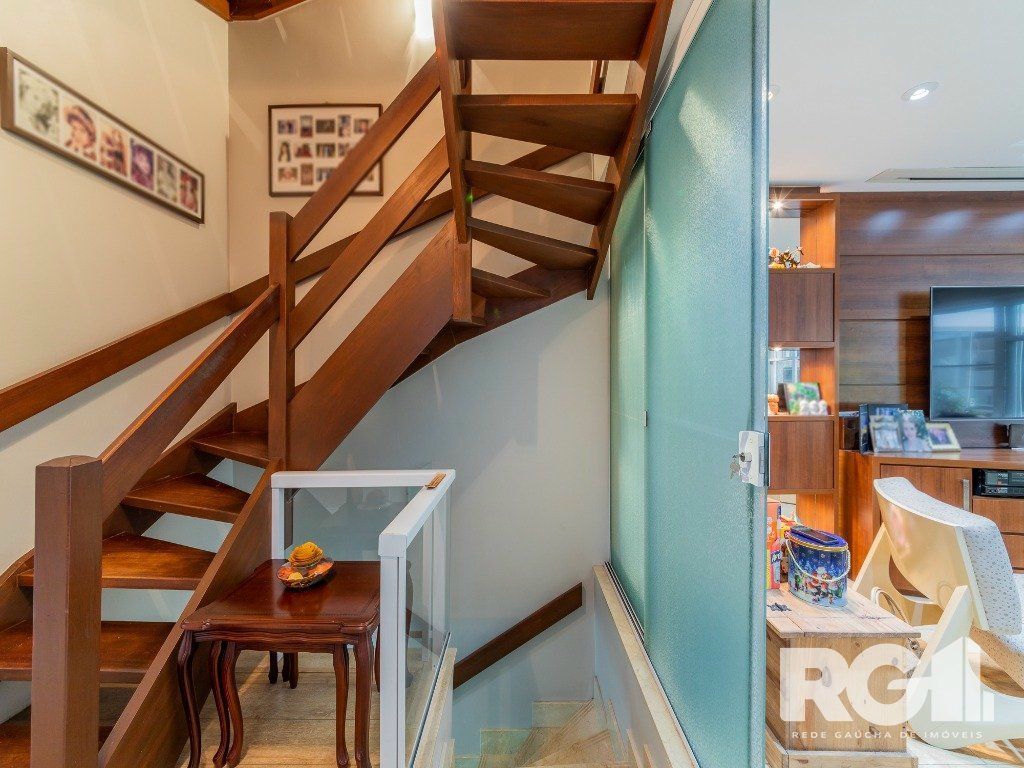 Casa de Condomínio à venda com 4 quartos, 258m² - Foto 3