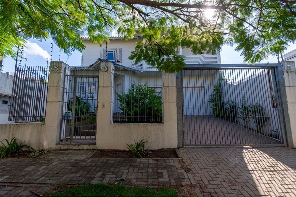Casa à venda com 4 quartos, 295m² - Foto 1