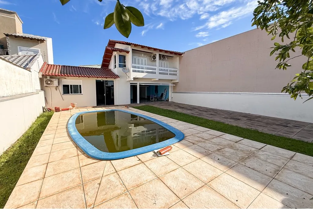 Casa, 3 quartos, 202 m² - Foto 1