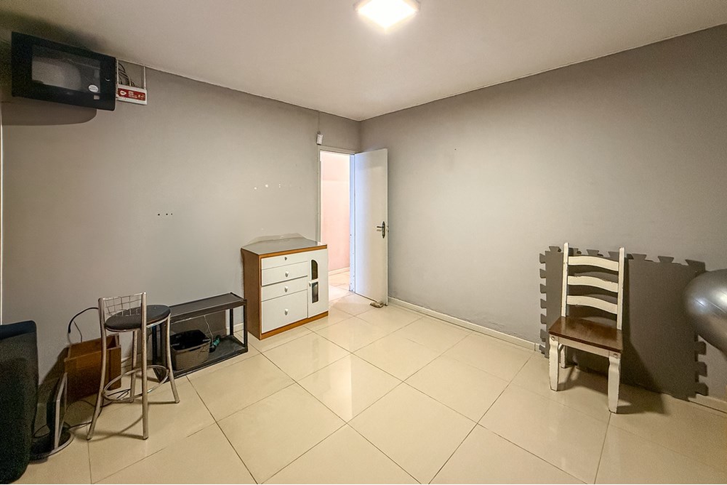 Casa à venda com 6 quartos, 285m² - Foto 3