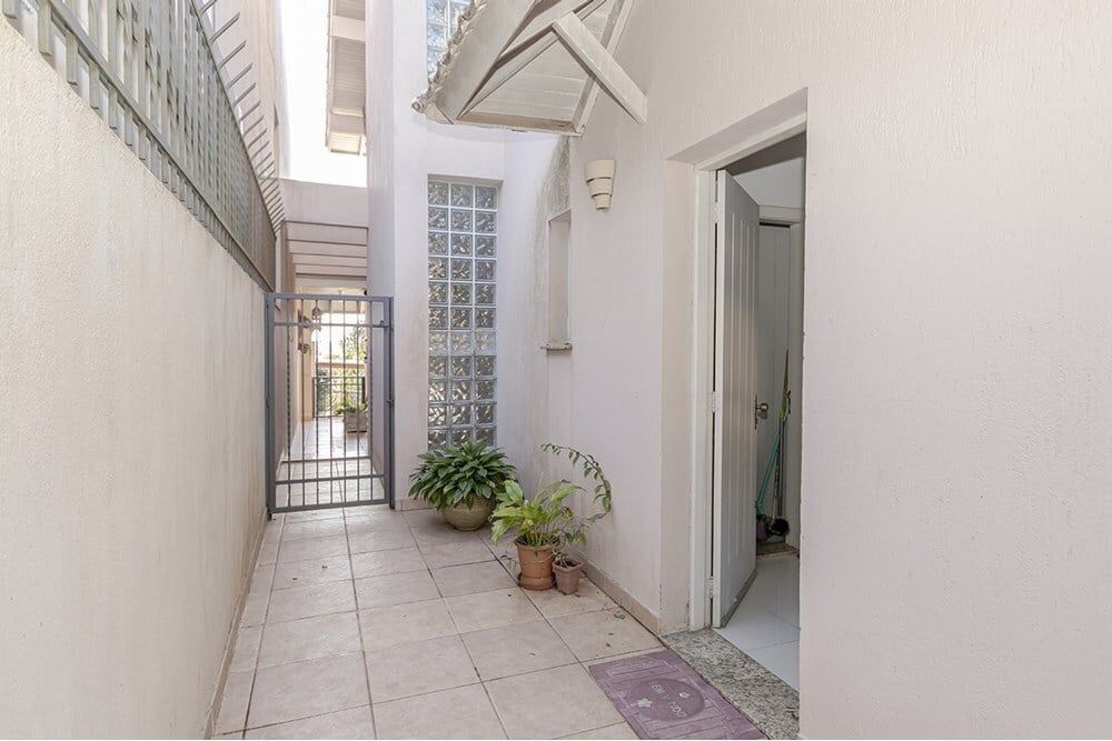 Casa à venda com 3 quartos, 303m² - Foto 15