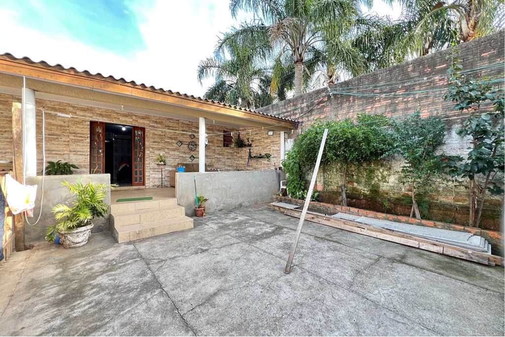 Casa, 5 quartos, 241 m² - Foto 1
