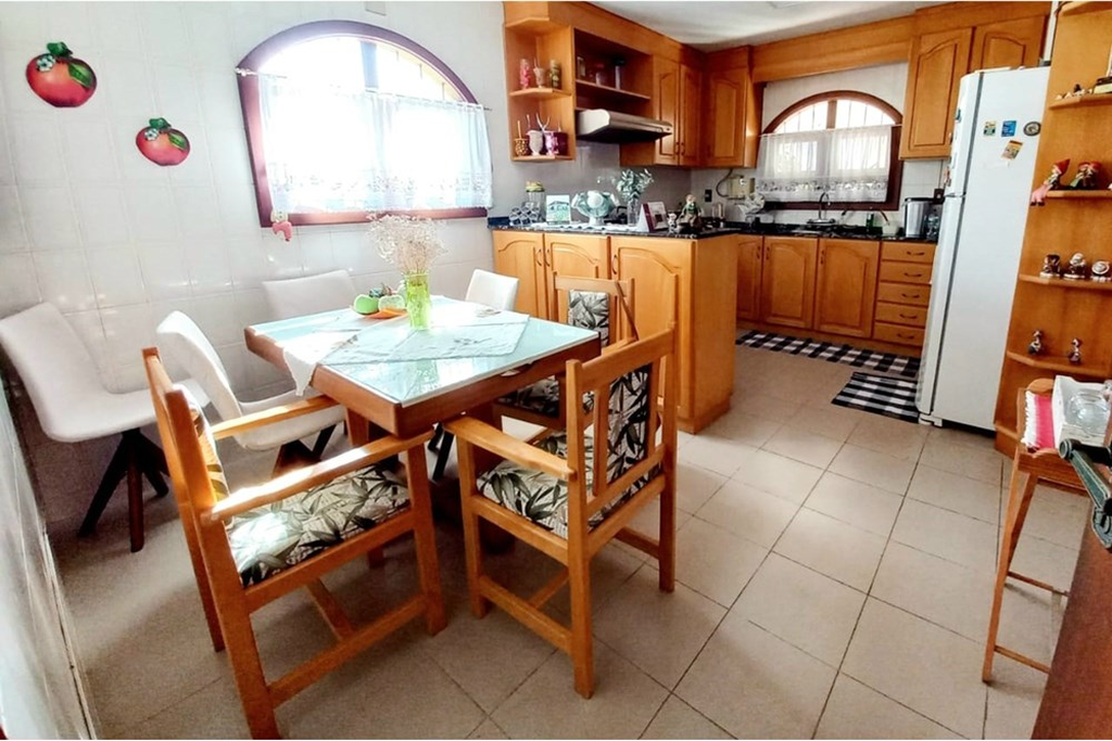 Casa à venda com 4 quartos, 321m² - Foto 6