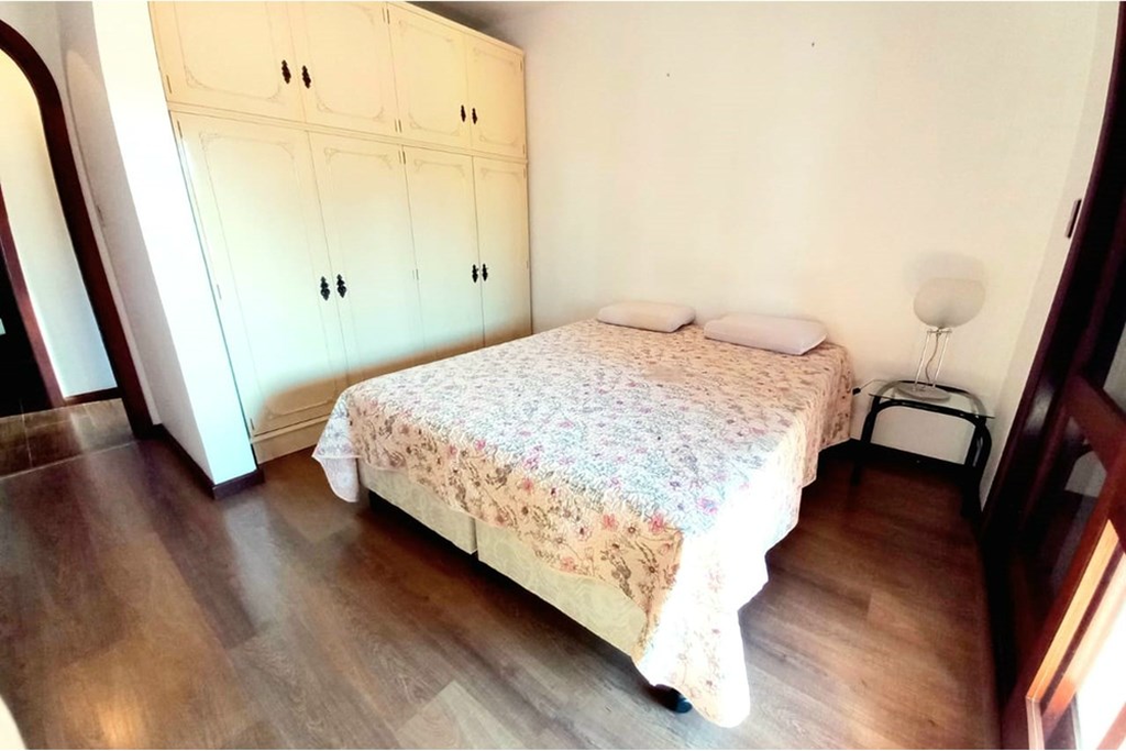 Casa à venda com 4 quartos, 321m² - Foto 16