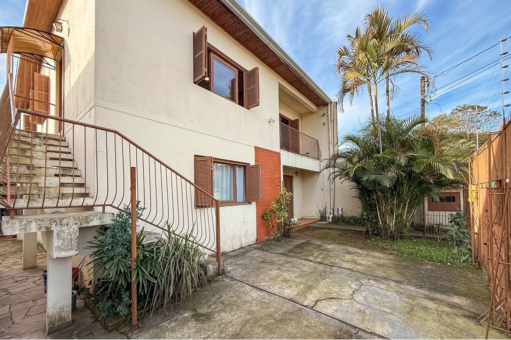 Casa à venda com 6 quartos, 285m² - Foto 1