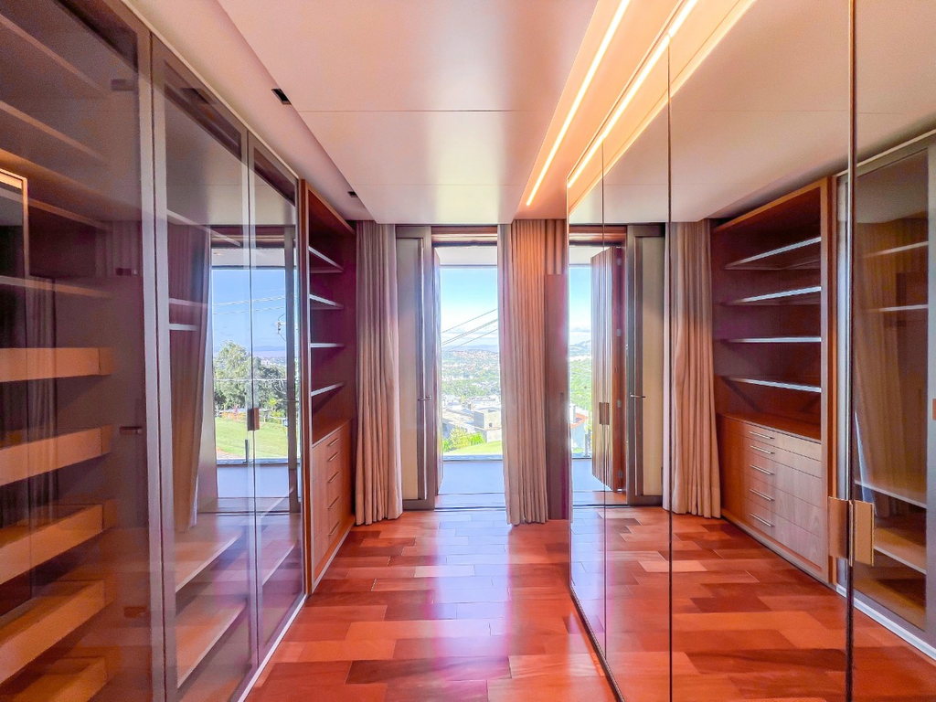 Casa de Condomínio à venda com 4 quartos, 586m² - Foto 2