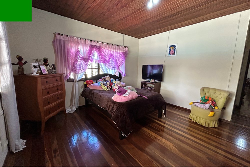 Casa à venda com 3 quartos, 213m² - Foto 2