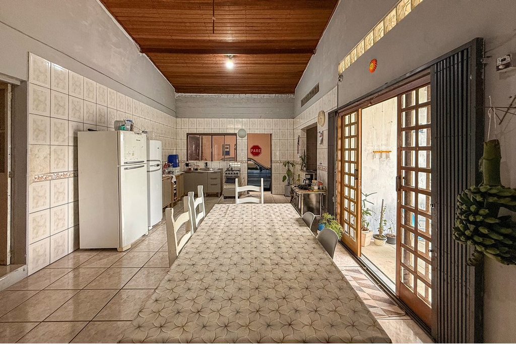 Casa à venda com 6 quartos, 285m² - Foto 2