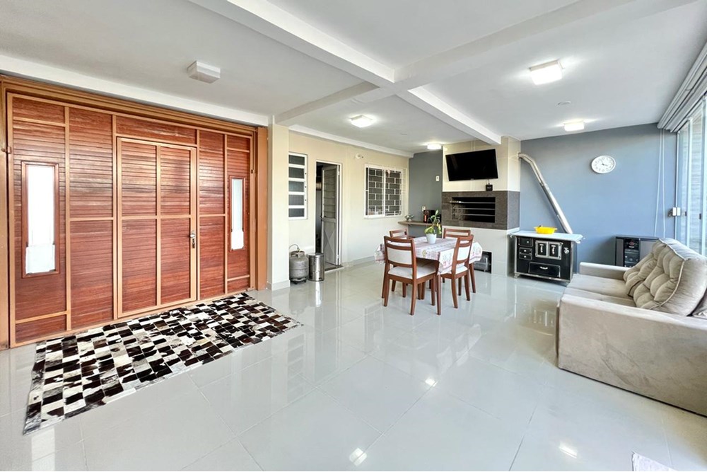 Casa à venda com 2 quartos, 101m² - Foto 1