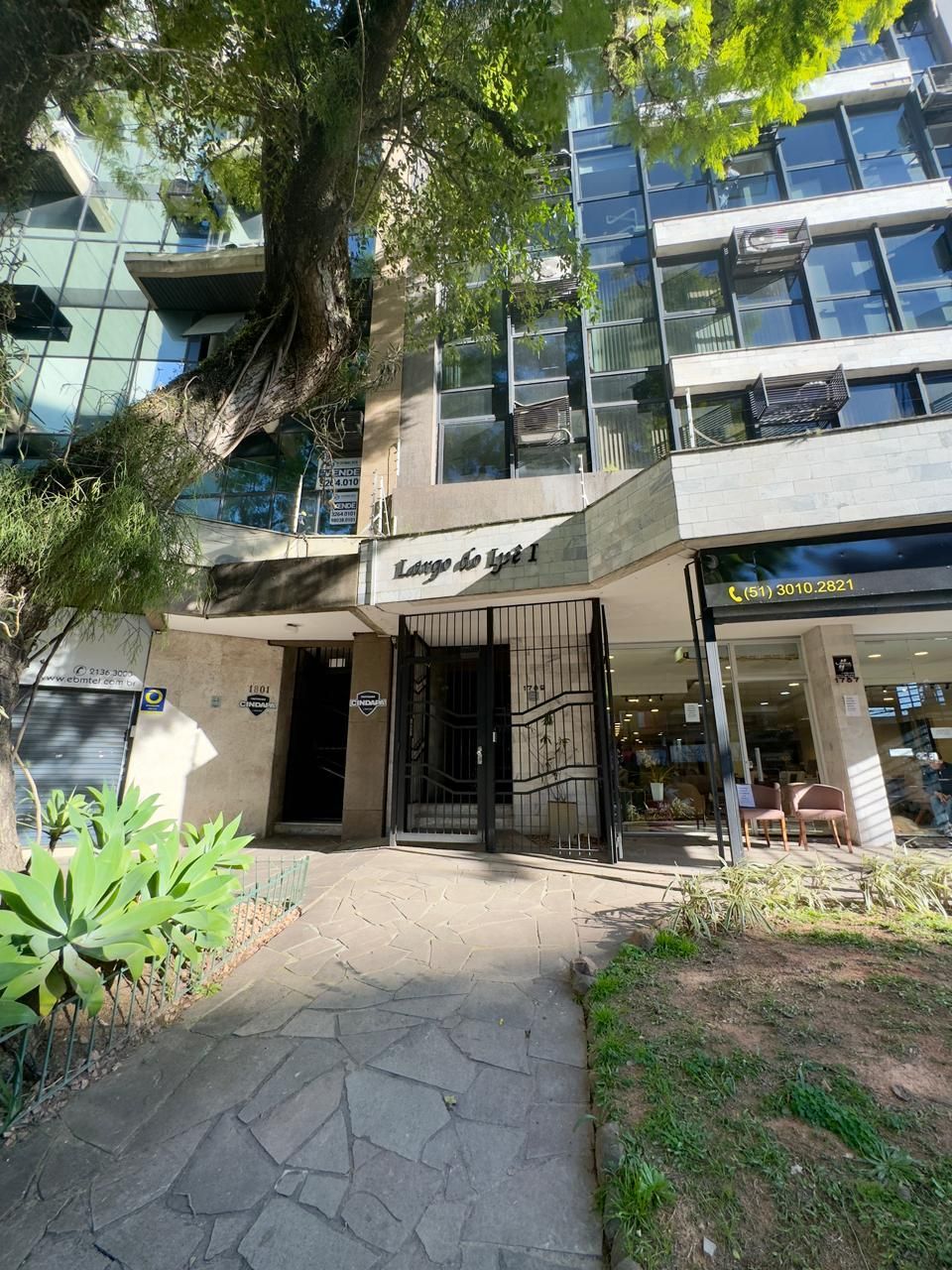 Sala Comercial à venda com 35m², 3 quartos no bairro Moinhos de Vento em Porto Alegre