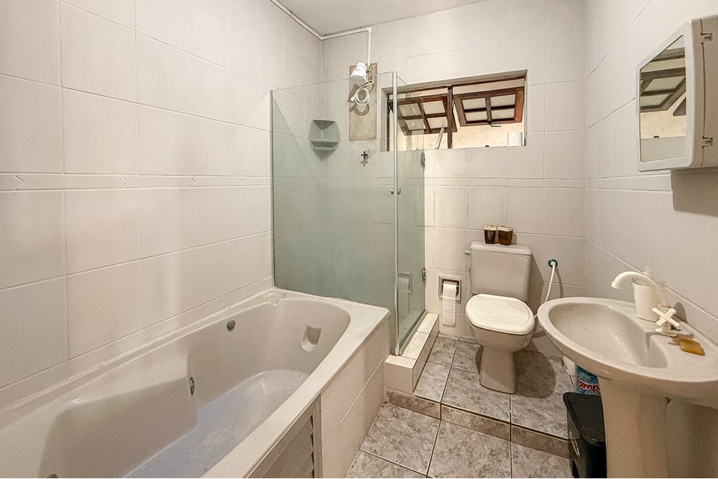 Casa à venda com 6 quartos, 285m² - Foto 35