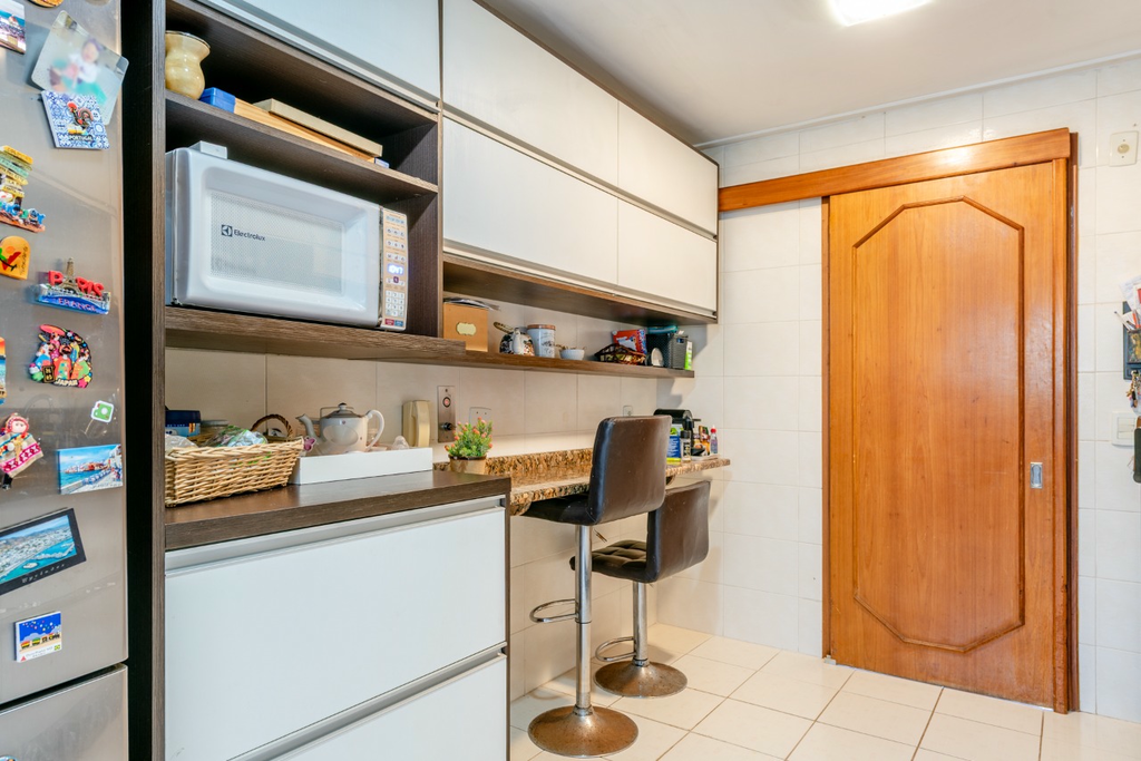 Apartamento à venda com 3 quartos, 151m² - Foto 2