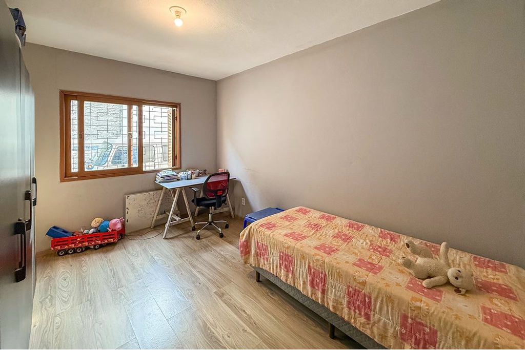 Casa à venda com 6 quartos, 285m² - Foto 4