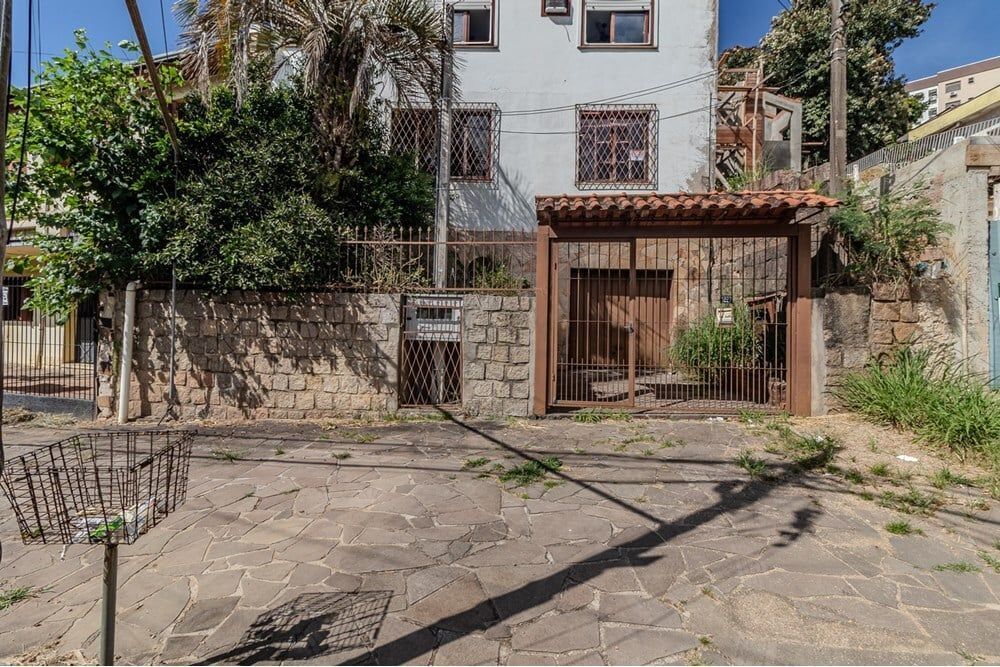 Casa à venda com 6 quartos, 209m² - Foto 3