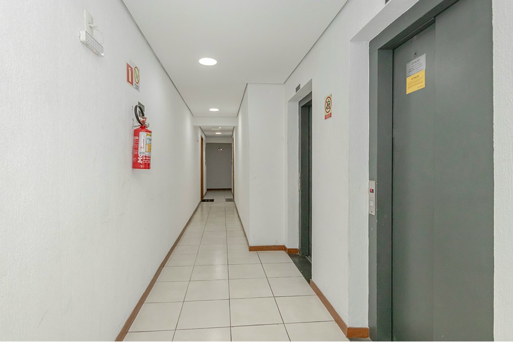 Apartamento à venda com 2 quartos, 67m² - Foto 3
