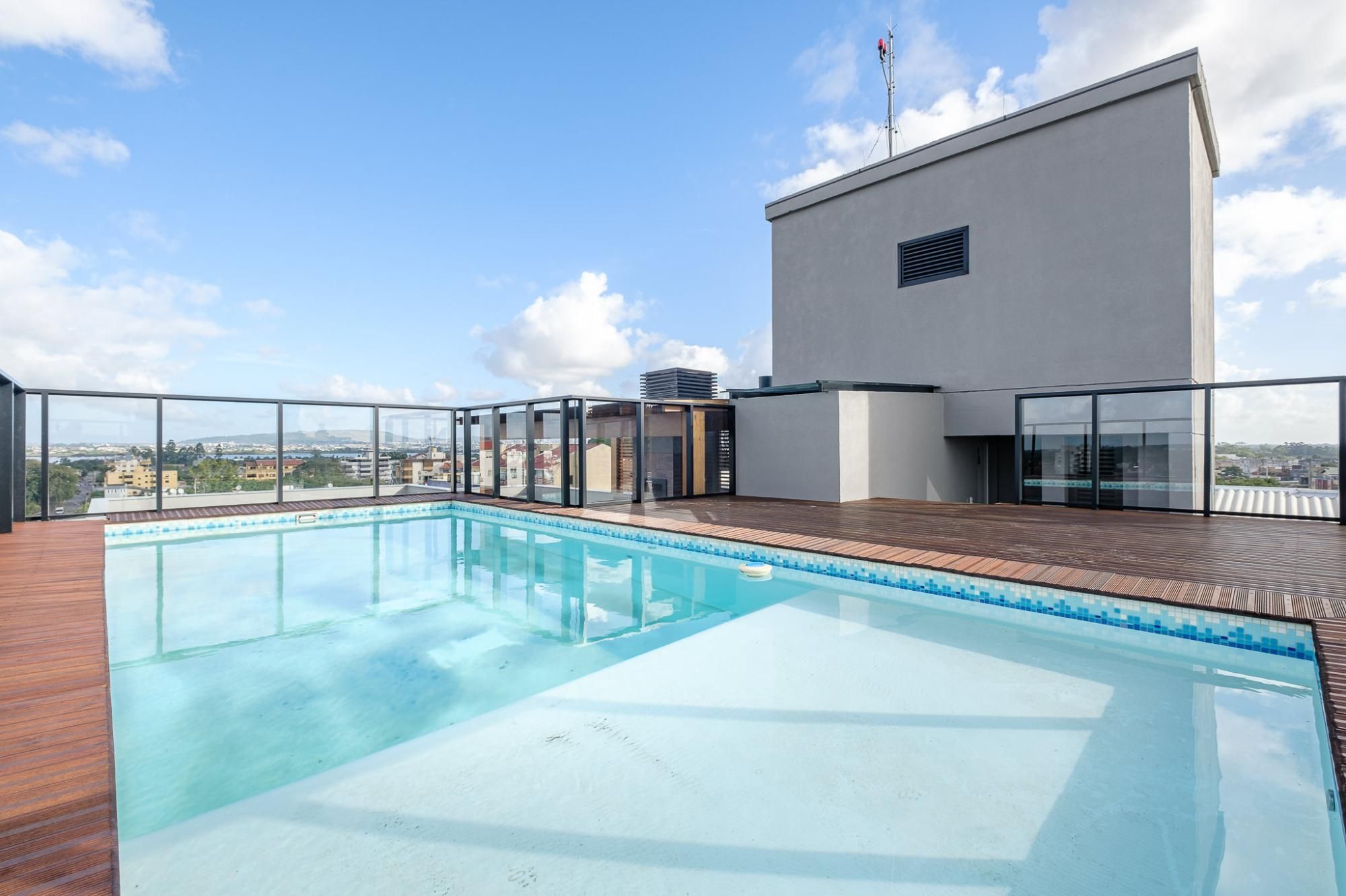 Apartamento à venda com 3 quartos, 95m² - Foto 2