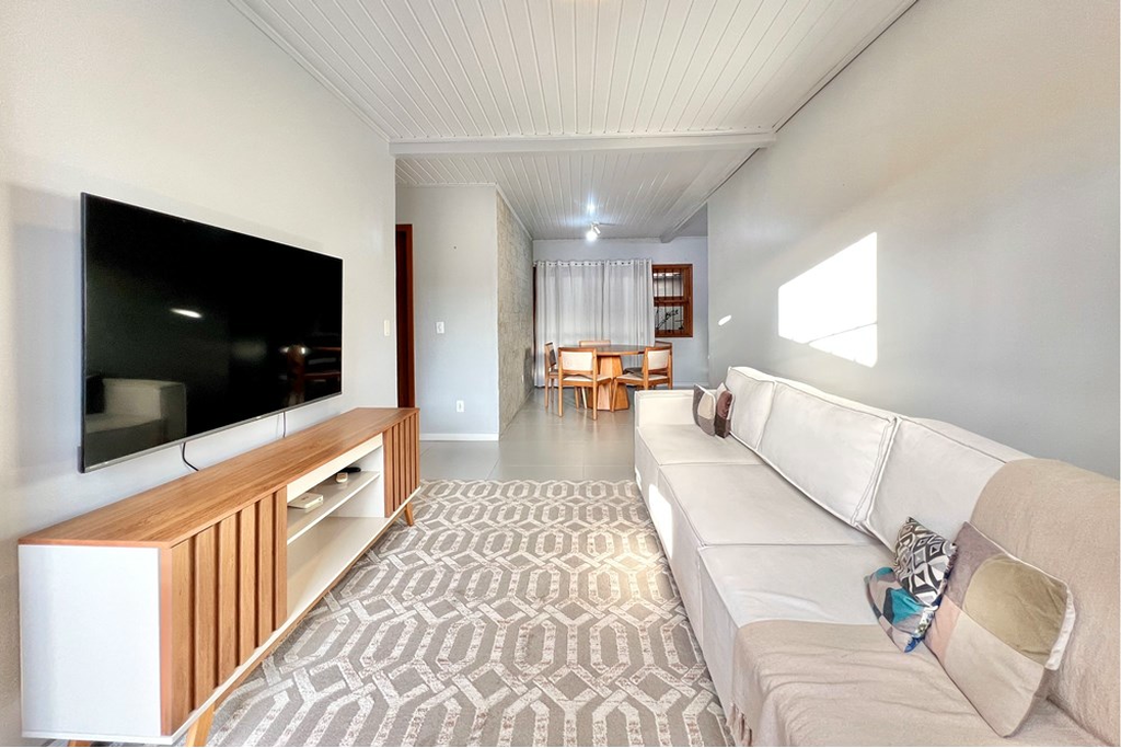 Casa à venda com 2 quartos, 76m² - Foto 1