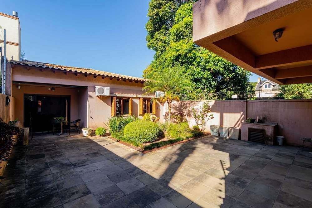 Casa à venda com 6 quartos, 373m² - Foto 13