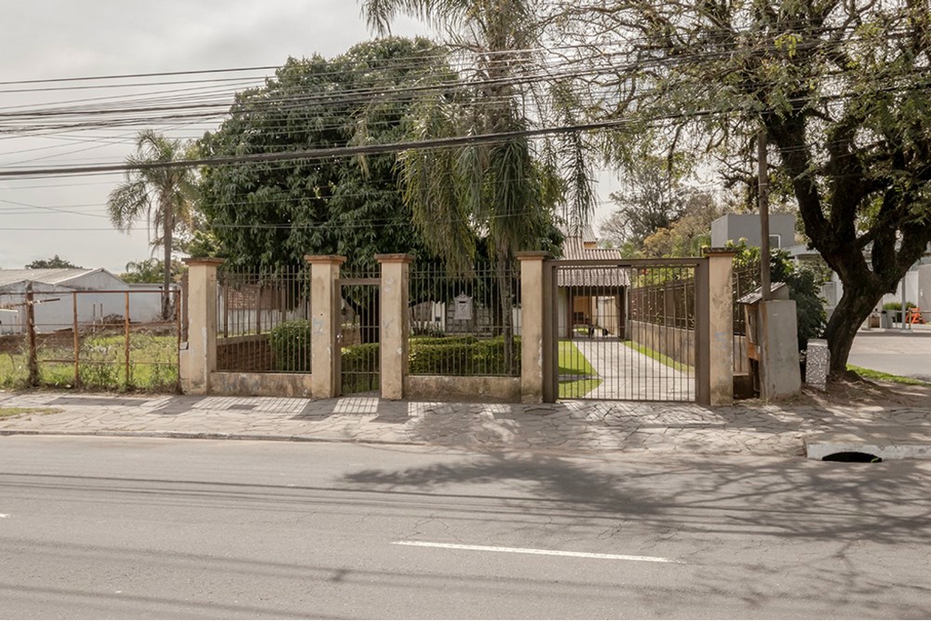 Casa à venda com 4 quartos, 197m² - Foto 1