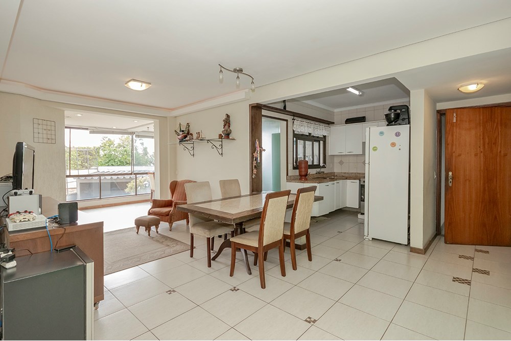 Apartamento à venda com 3 quartos, 134m² - Foto 1