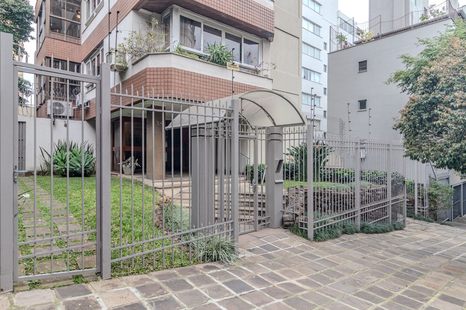 Apartamento à venda com 157m², 4 quartos, 1 suíte, 3 vagas no bairro Auxiliadora em Porto Alegre