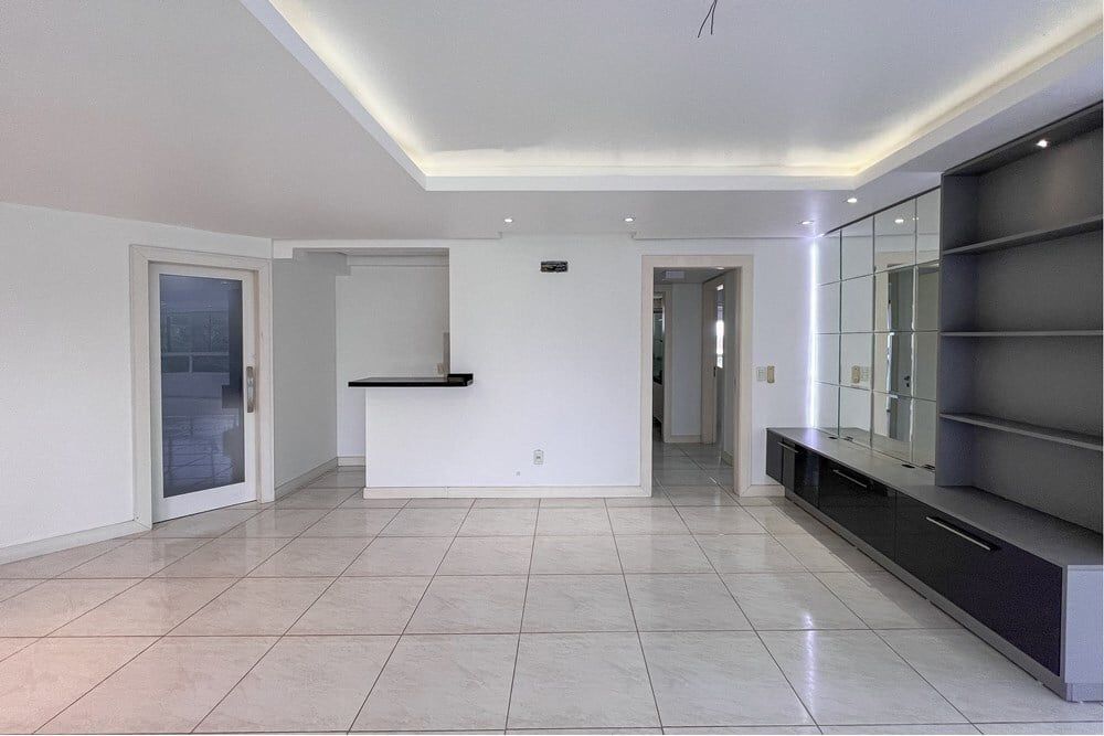 Apartamento à venda com 3 quartos, 145m² - Foto 1