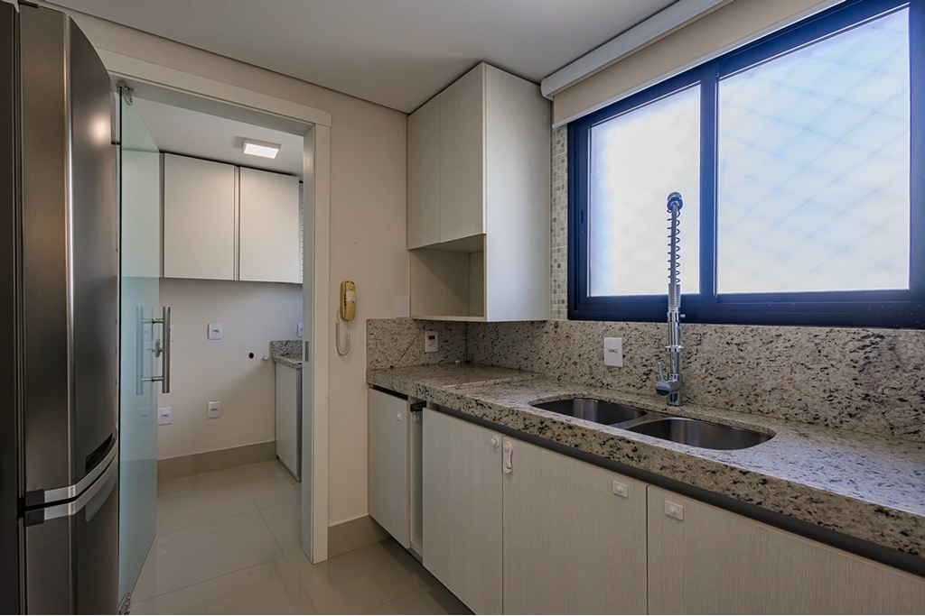 Apartamento à venda com 3 quartos, 97m² - Foto 3