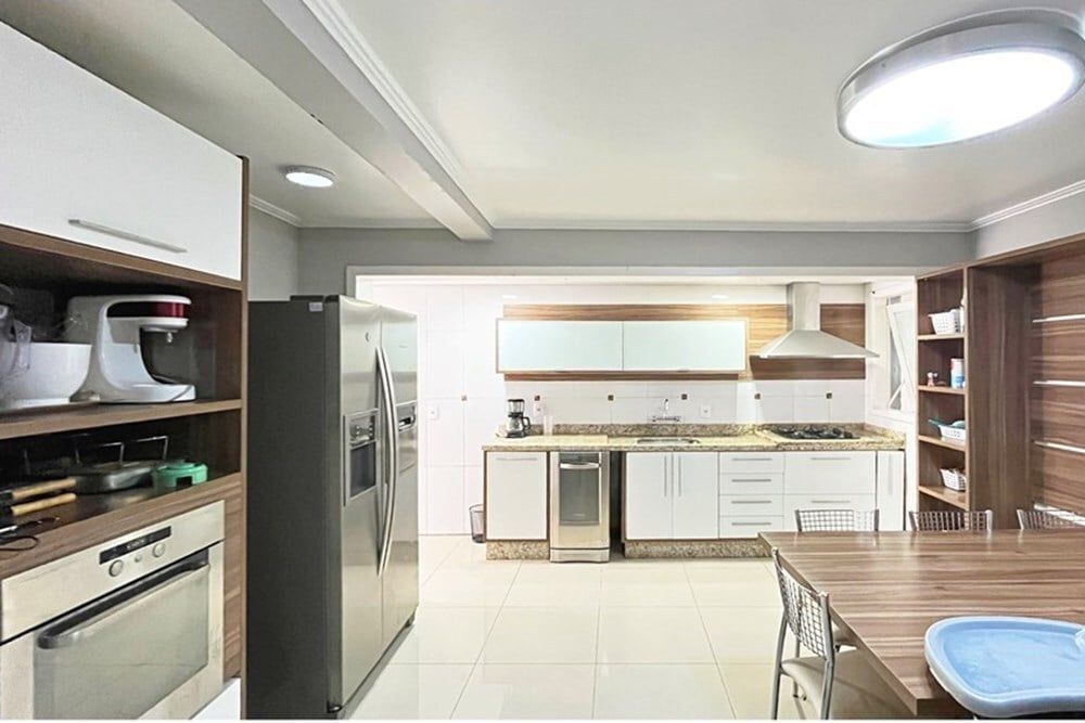 Casa de Condomínio à venda com 5 quartos, 301m² - Foto 2