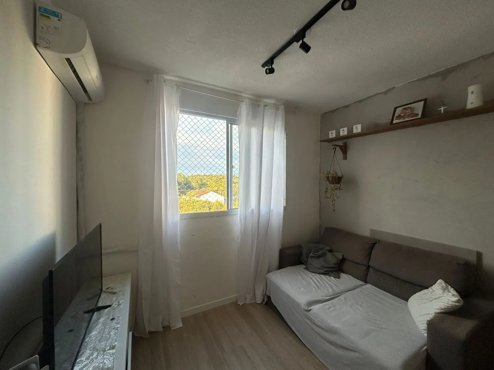 APARTAMENTO SEMI MOBILIADO