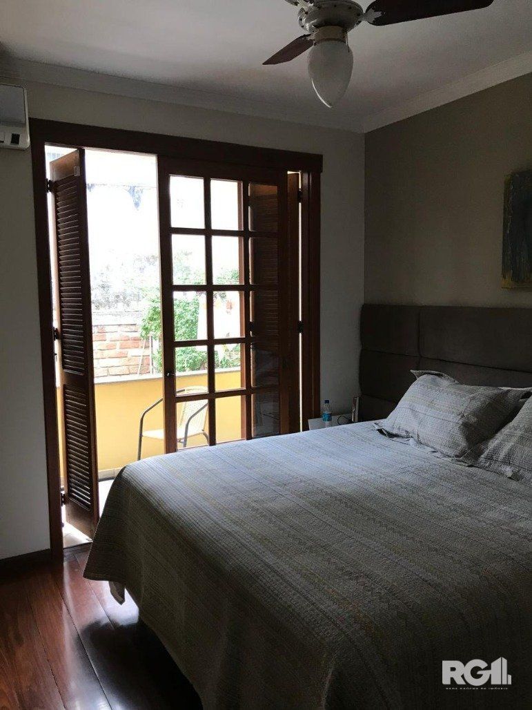 Casa à venda com 4 quartos, 243m² - Foto 2