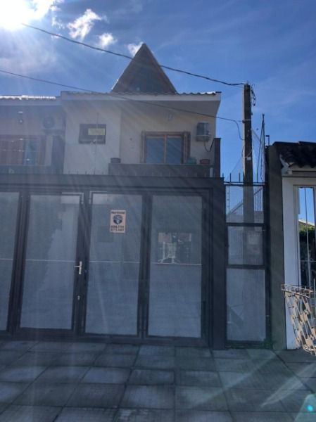 Casa para Venda - 150m², 3 dormitórios, sendo 1 suites, 2 vagas - Guarujá