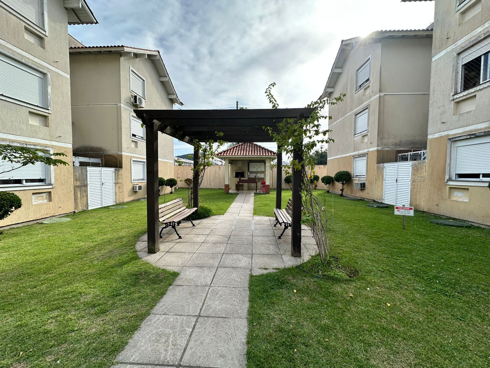 Excelente apartamento 2 dormitórios semi mobiliado