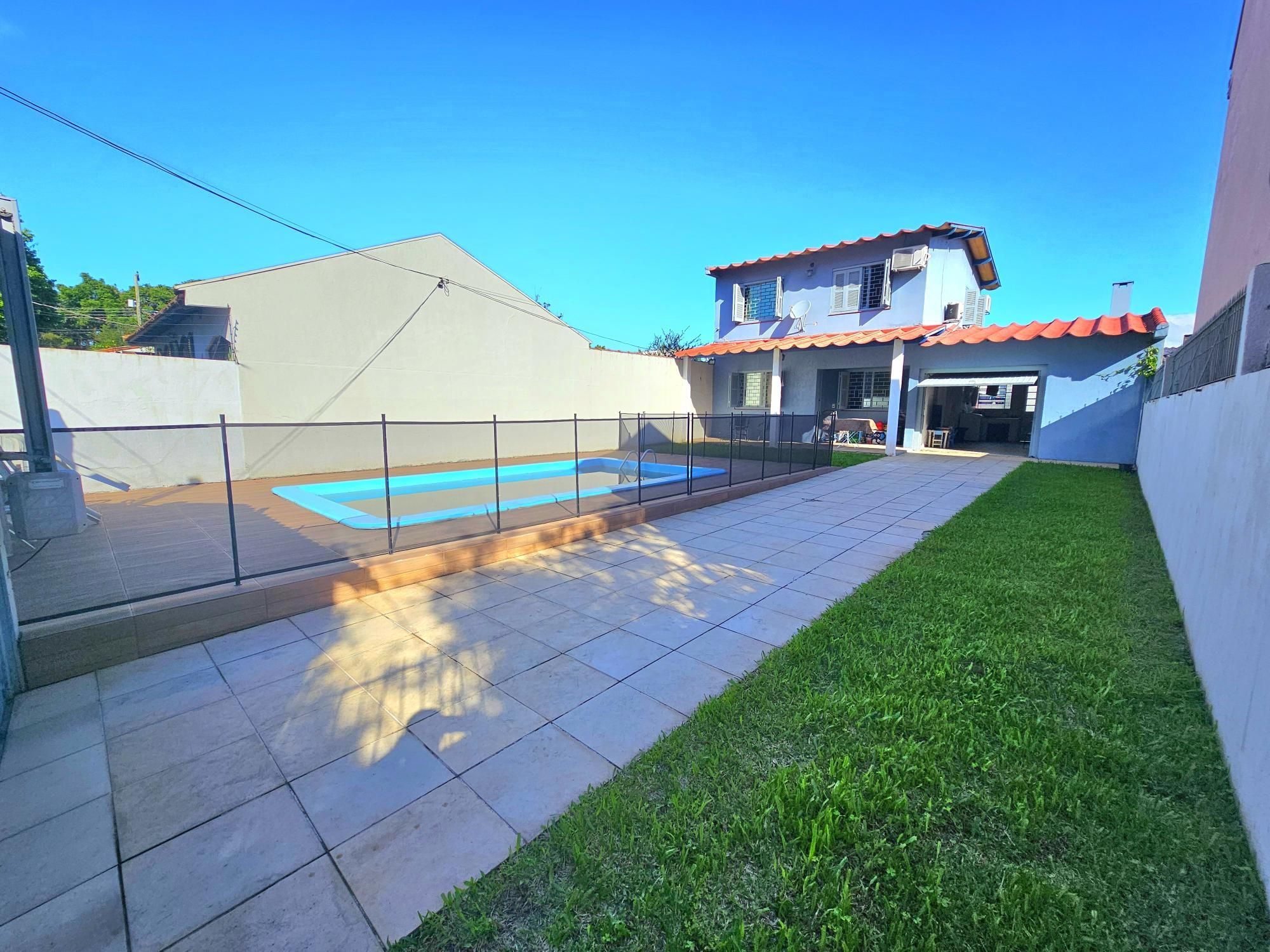 Casa 3 dormitórios com piscina terreno com 330,00m² bairro Hípica-Urubatan