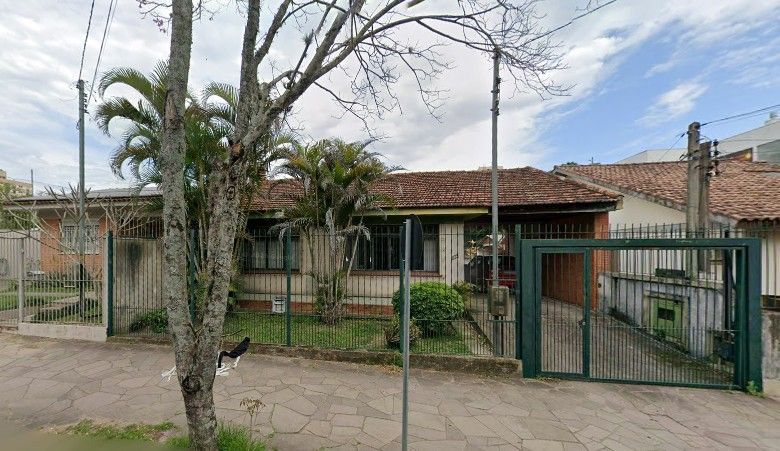 Casa térrea no coração do bairro Tristeza com terreno de 840,00m² excelente localização, ideal para construtoras.