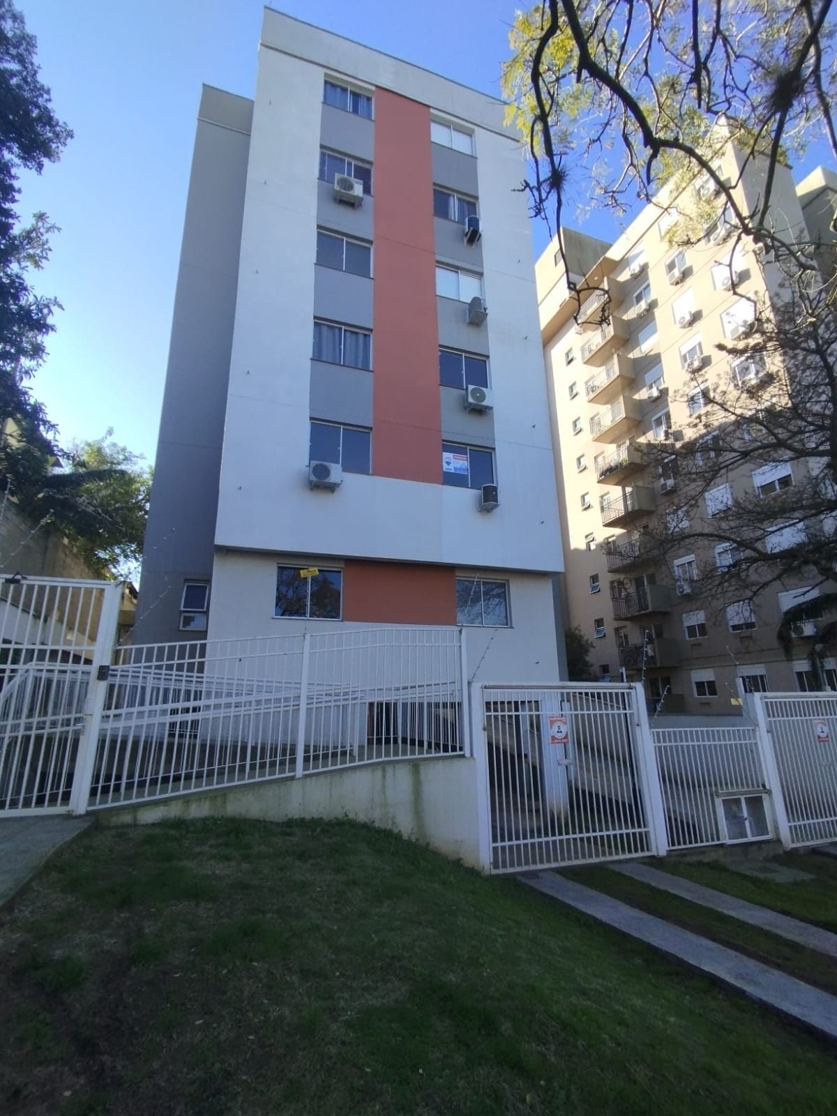 Apartamento à venda com 43m², 2 quartos, 1 vaga no bairro Camaquã em Porto Alegre