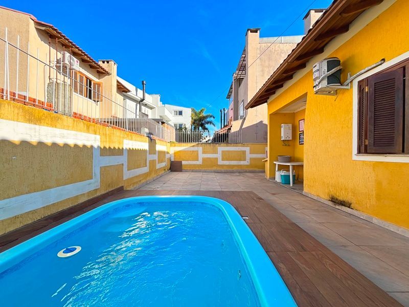 Casa à venda com 108m², 2 quartos, 1 suíte, 2 vagas no bairro Hípica em Porto Alegre
